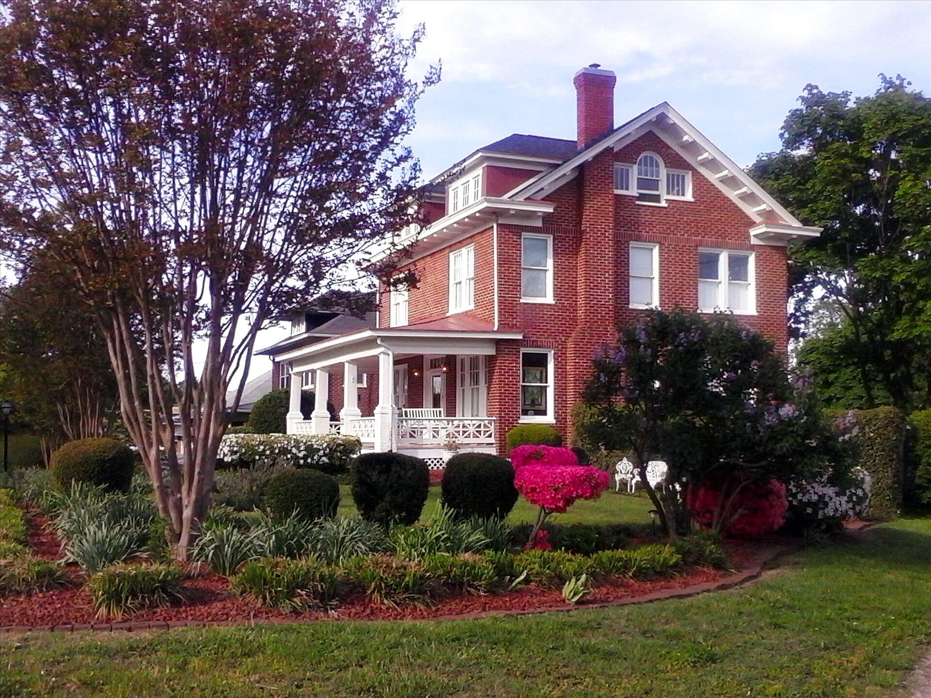 2316 Carter Road Southwest Roanoke, VA 24015 - Photo 1 of 63 Main Picture