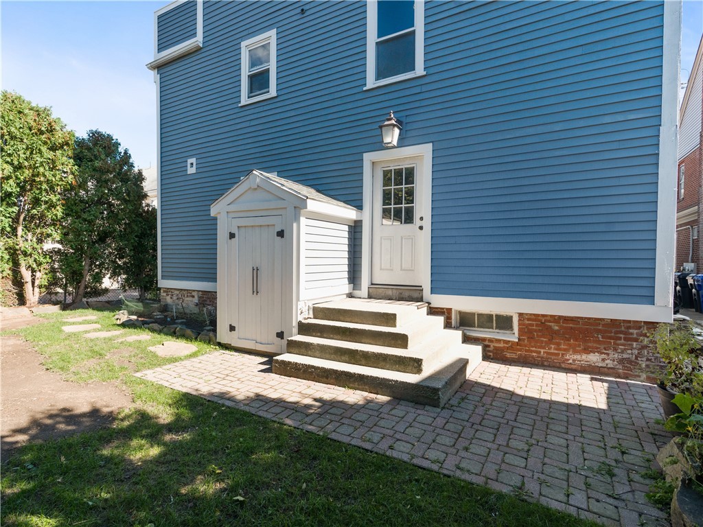 39 Water Street Warren, RI 02885 - Photo 3 of 40