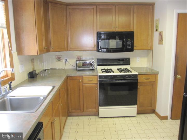 1 Owl Road Audubon, PA 19403 - Photo 4 of 12 Kitchen