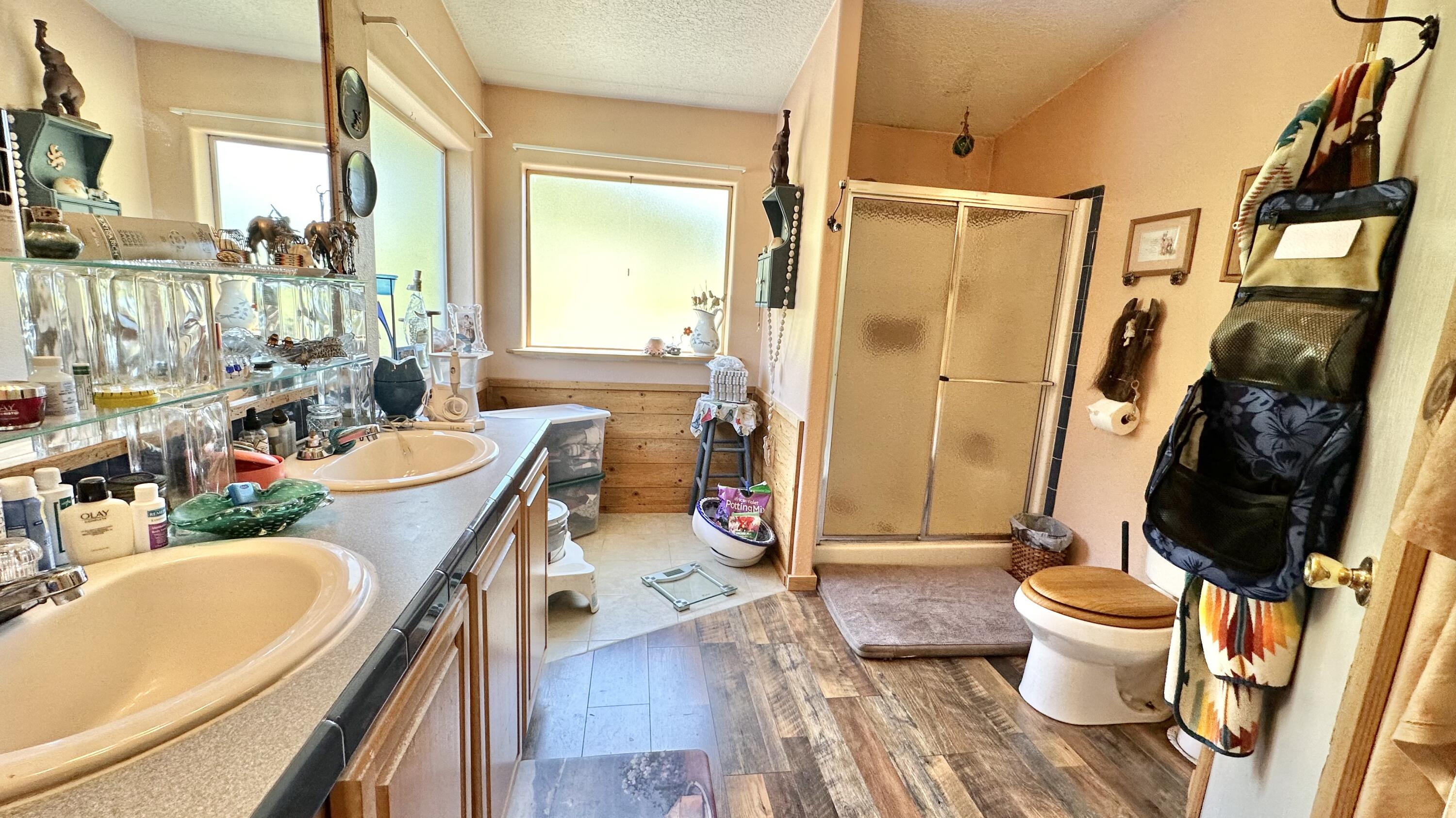 12888 McNeil Creek Road Trail, OR 97541 - Photo 32 of 32 Primary Bathroom