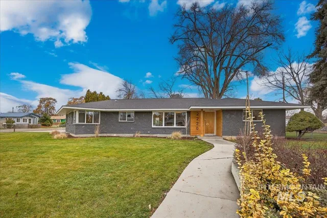 $850,000 | 2220 South Indiana Avenue, Caldwell, ID 83605