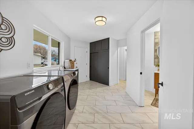 $850,000 | 2220 South Indiana Avenue, Caldwell, ID 83605