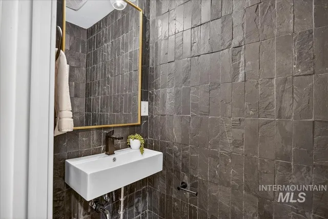 $850,000 | 2220 South Indiana Avenue, Caldwell, ID 83605