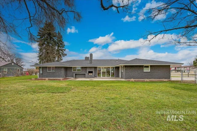 $850,000 | 2220 South Indiana Avenue, Caldwell, ID 83605