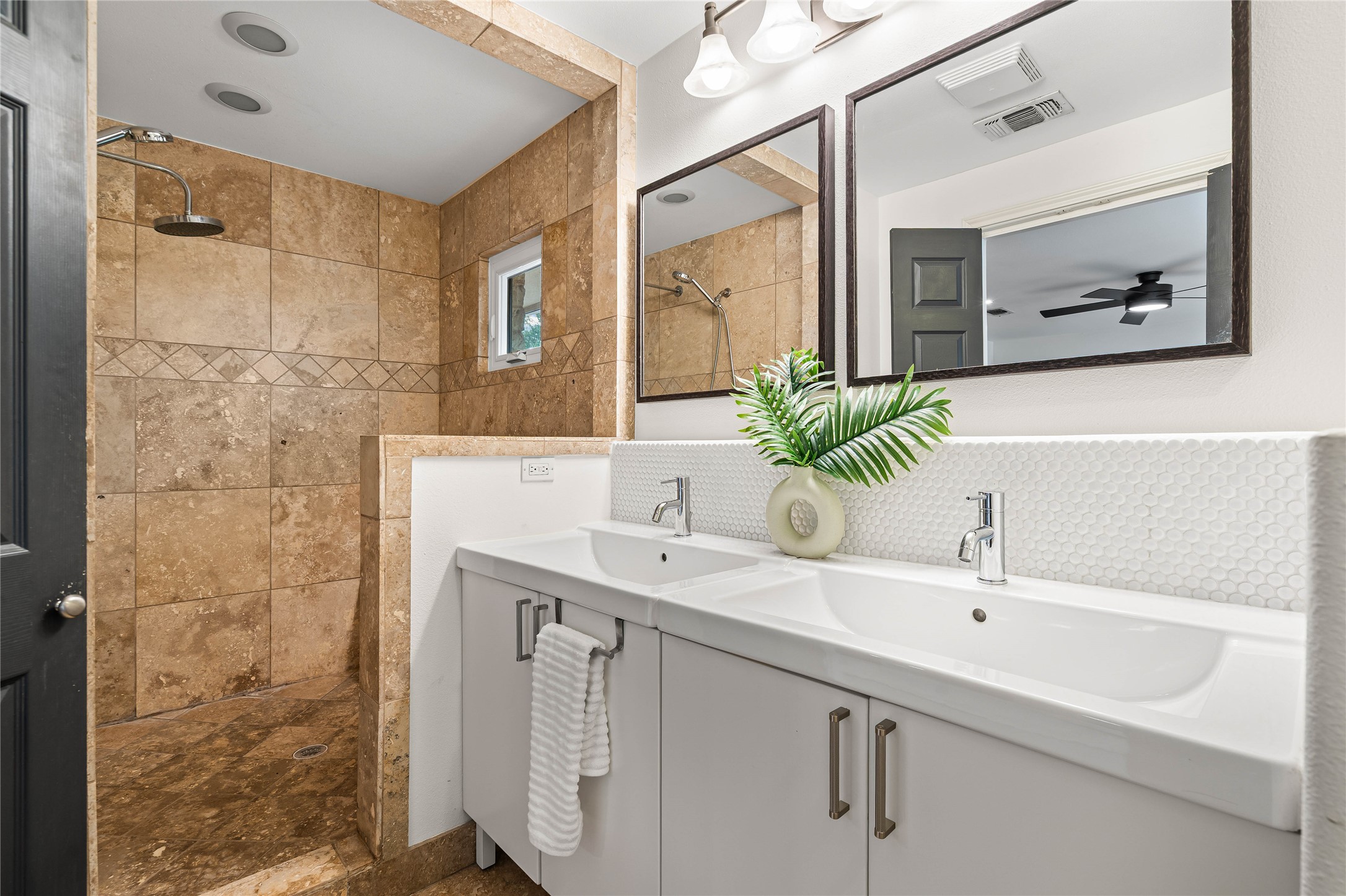 3511 Eldorado Trail Austin, TX 78739 - Photo 25 of 40 Primary en-suite with dual vanity and walk-in shower