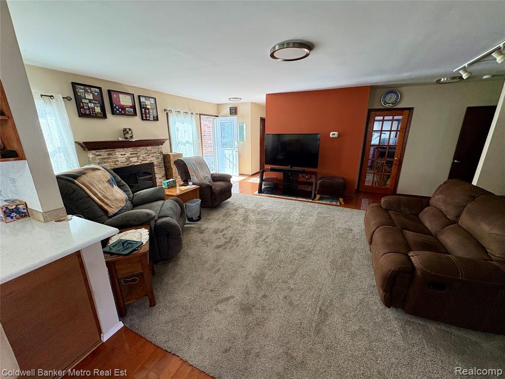 4092 Woodstock Road Waterford, MI 48328 - Photo 4 of 63