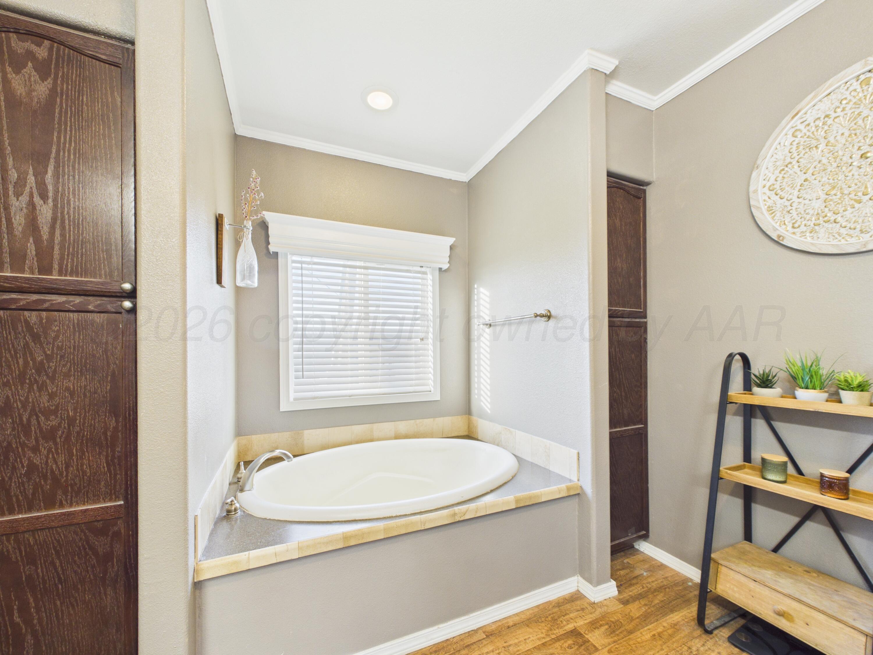 816 West Maple White Deer, TX 79097 - Photo 16 of 32 Primary Bathroom