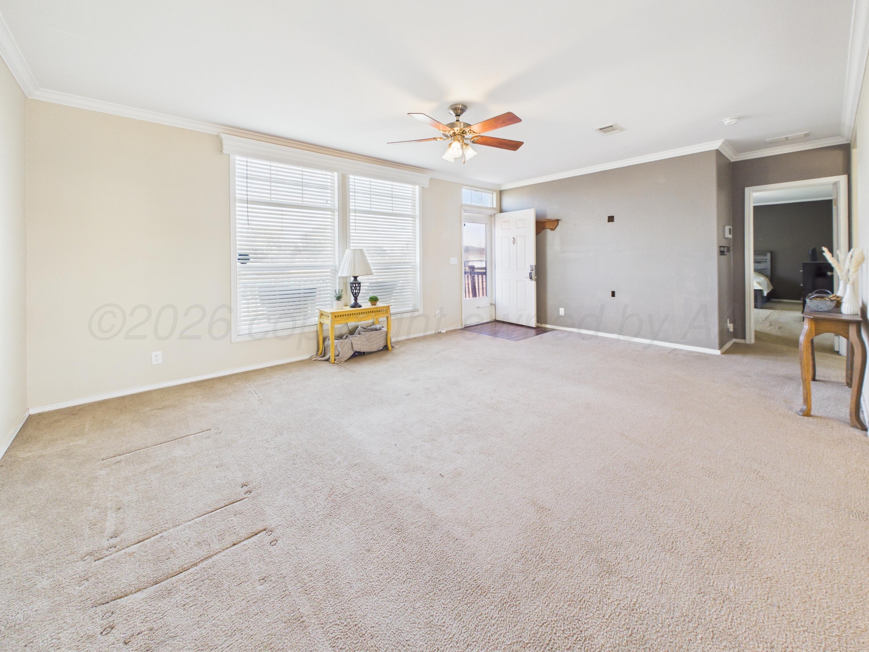 816 West Maple White Deer, TX 79097 - Photo 5 of 32 Living Room