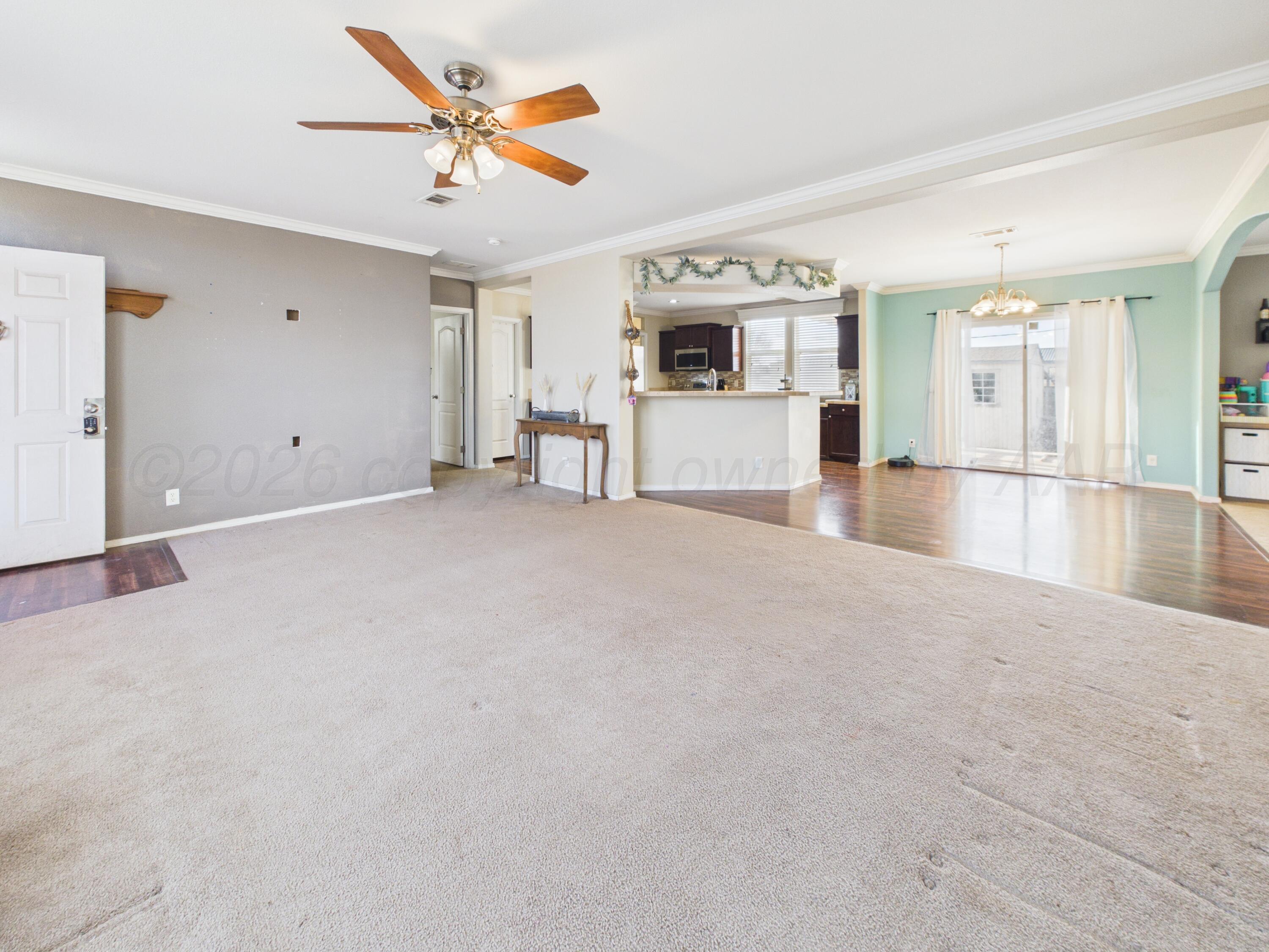 816 West Maple White Deer, TX 79097 - Photo 6 of 32 Open living/dining
