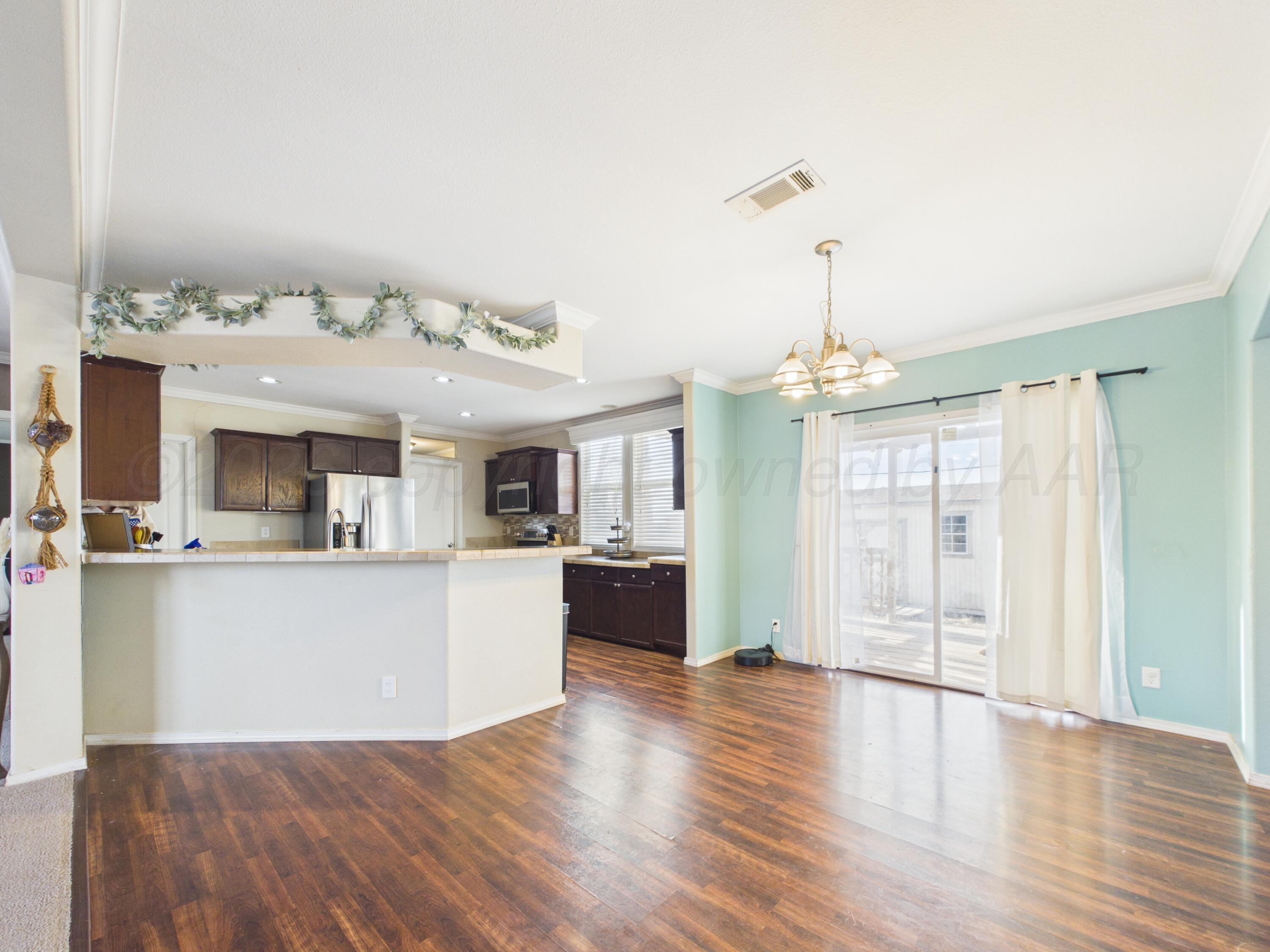 816 West Maple White Deer, TX 79097 - Photo 7 of 32 Dining/Kitchen