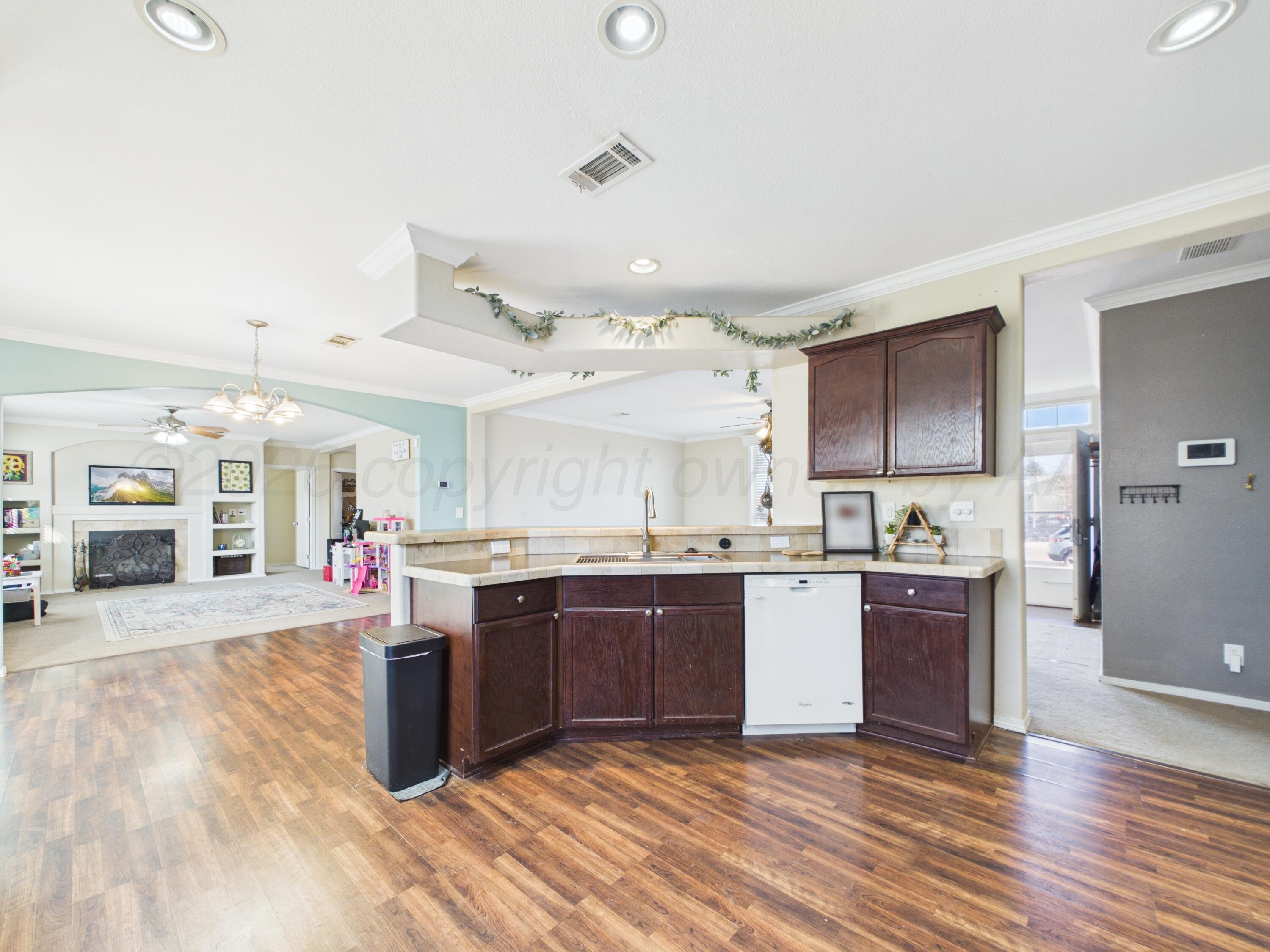 816 West Maple White Deer, TX 79097 - Photo 8 of 32 Kitchen