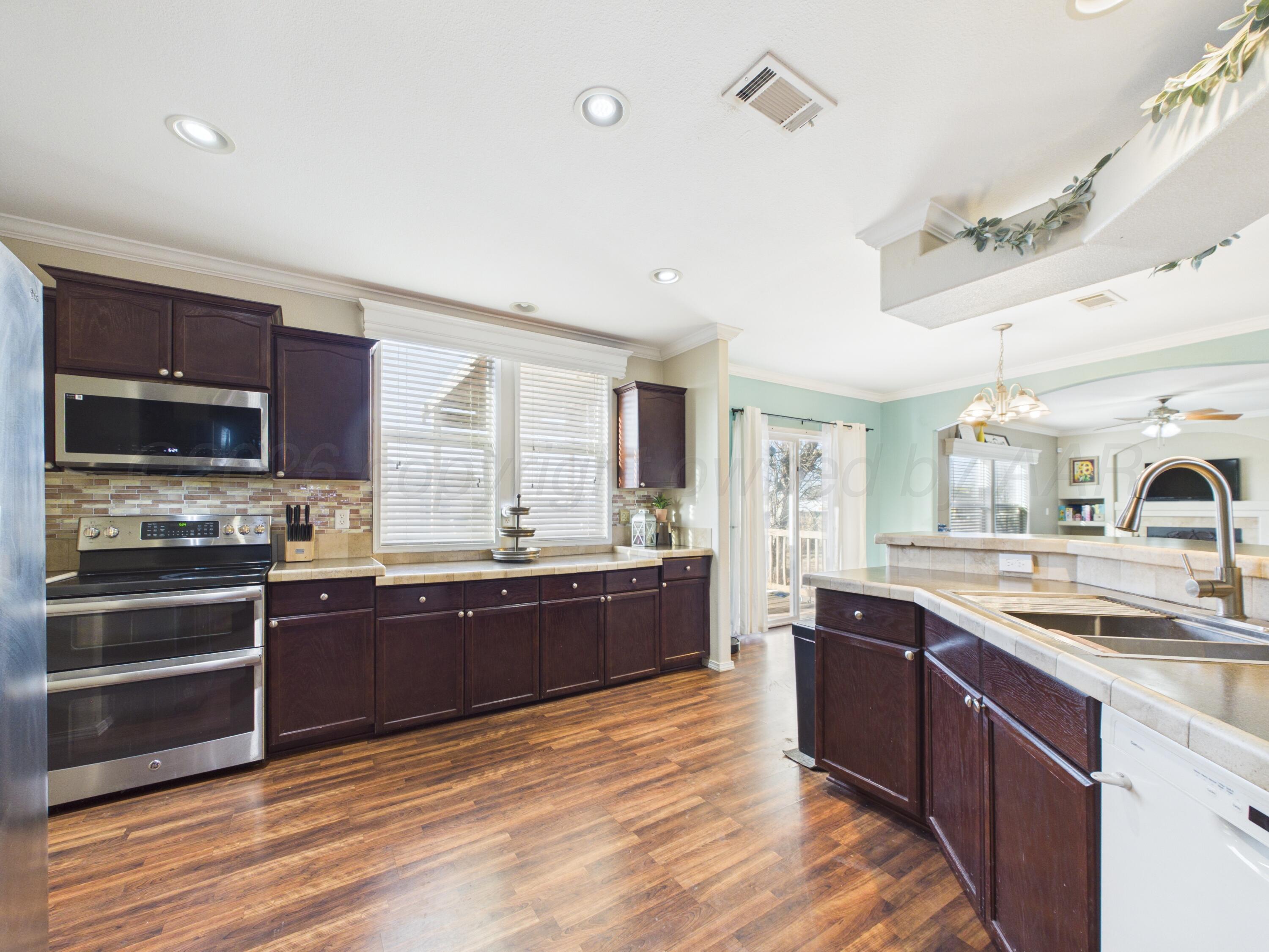 816 West Maple White Deer, TX 79097 - Photo 9 of 32 Kitchen