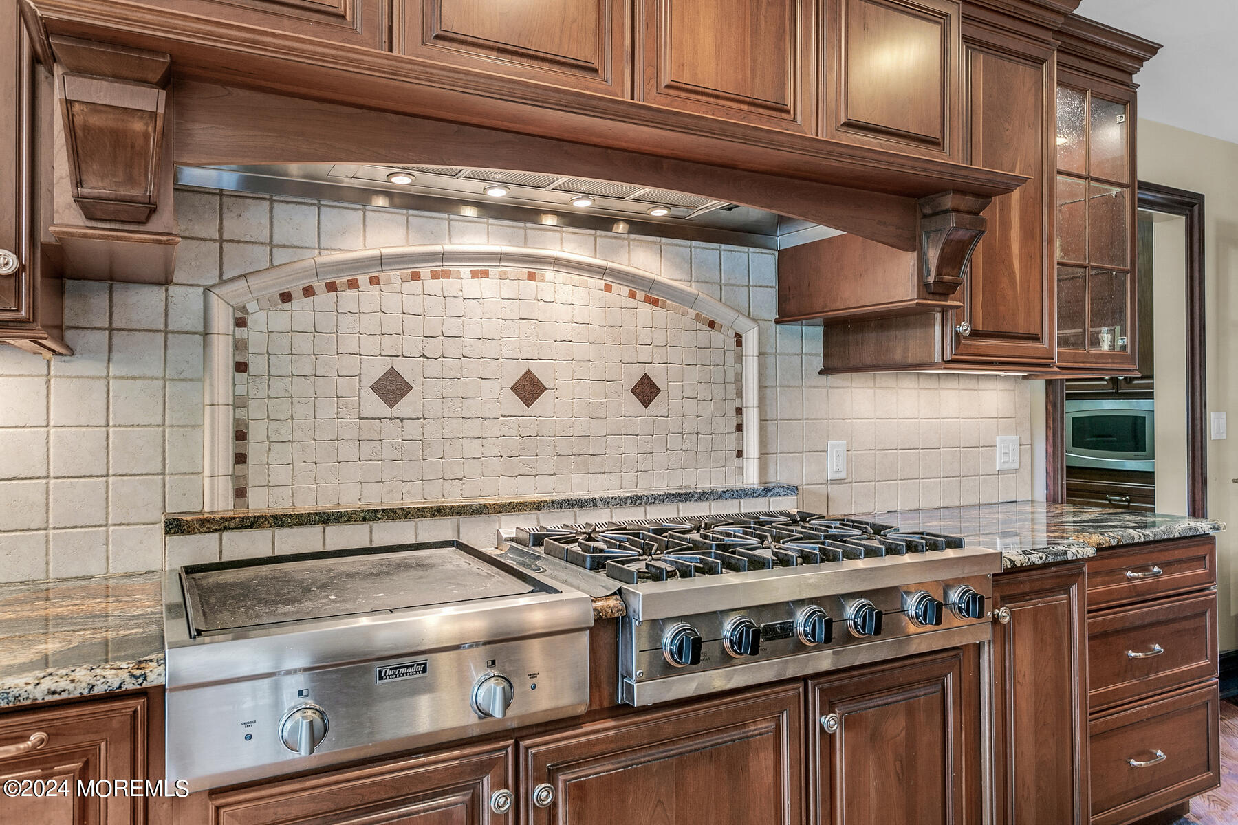 44 Meadowview Drive Colts Neck, NJ 07722 - Photo 17 of 68 a stove top oven sitting inside of a kitchen