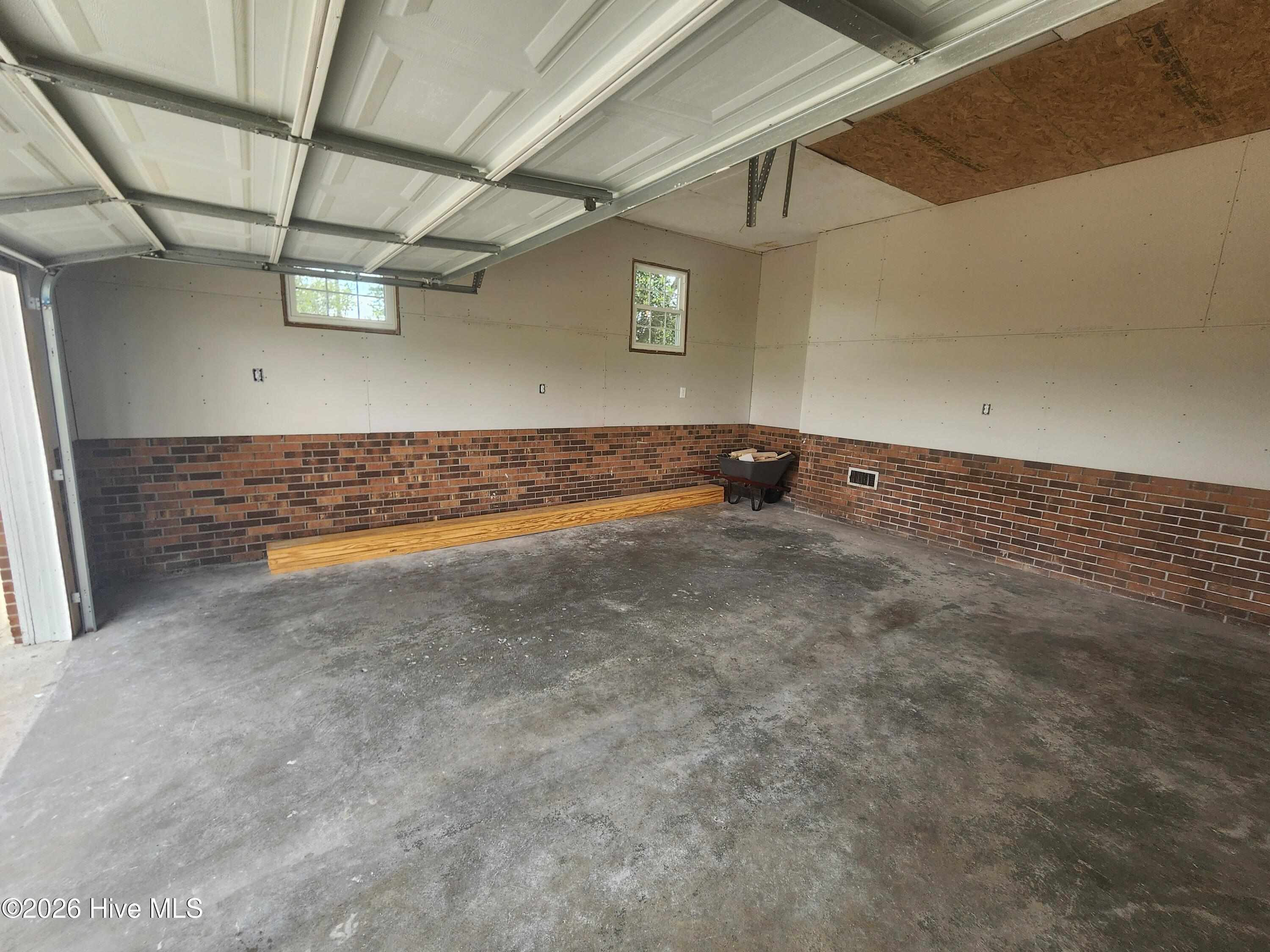 4338 Grifton Hugo Road Grifton, NC 28530 - Photo 35 of 55 Garage