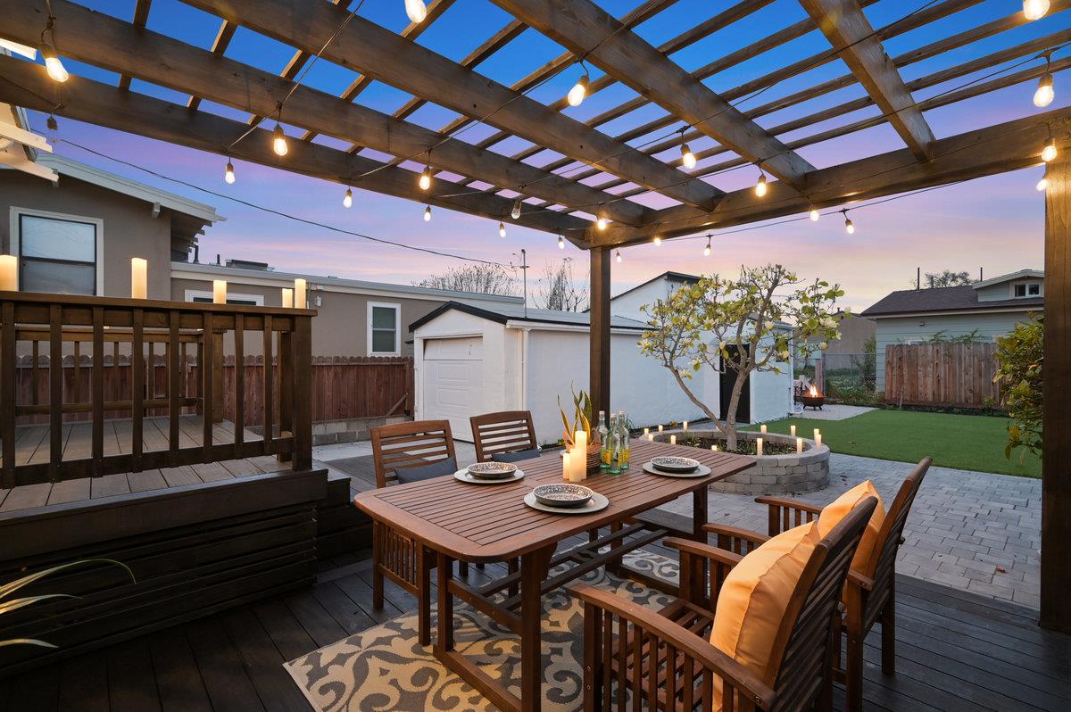 1333 67th Street Berkeley, CA 94702 - Photo 3 of 63 a outdoor view with a sitting space