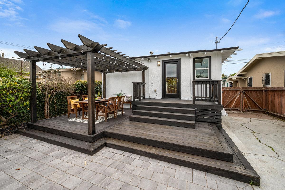 1333 67th Street Berkeley, CA 94702 - Photo 54 of 63 a view of sitting area in front of house