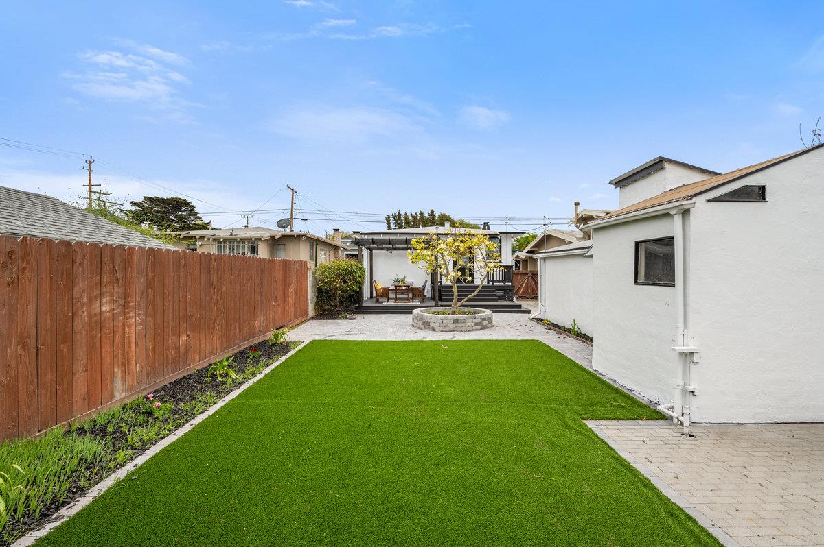 1333 67th Street Berkeley, CA 94702 - Photo 59 of 63 a view of a backyard with sitting area