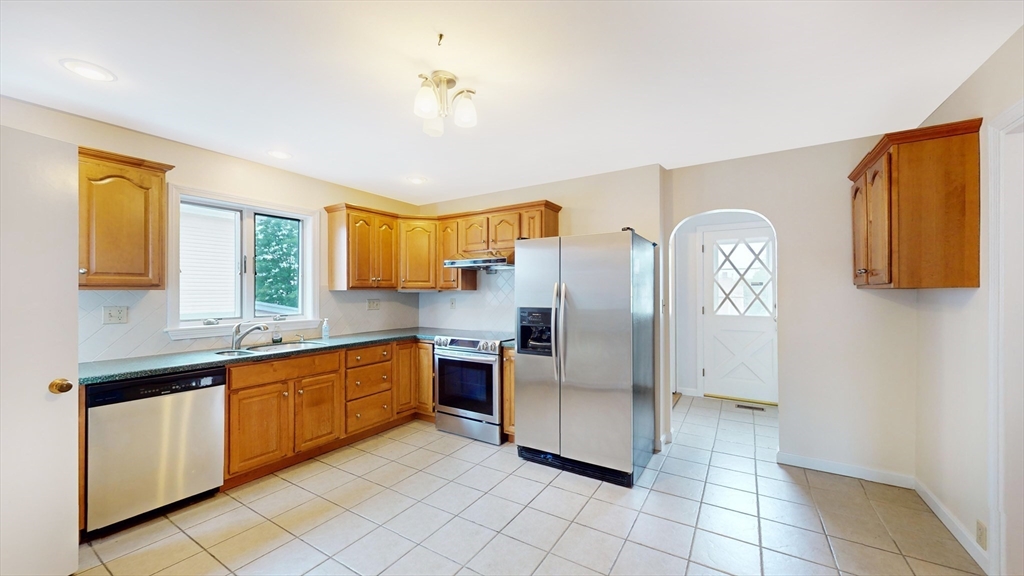 39 Prospect Street Quincy, MA 02171 - Photo 4 of 29 Gallery Image 4