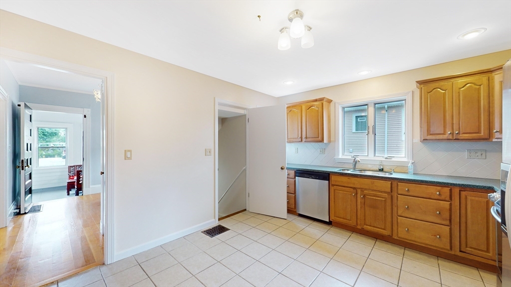 39 Prospect Street Quincy, MA 02171 - Photo 5 of 29 Gallery Image 5