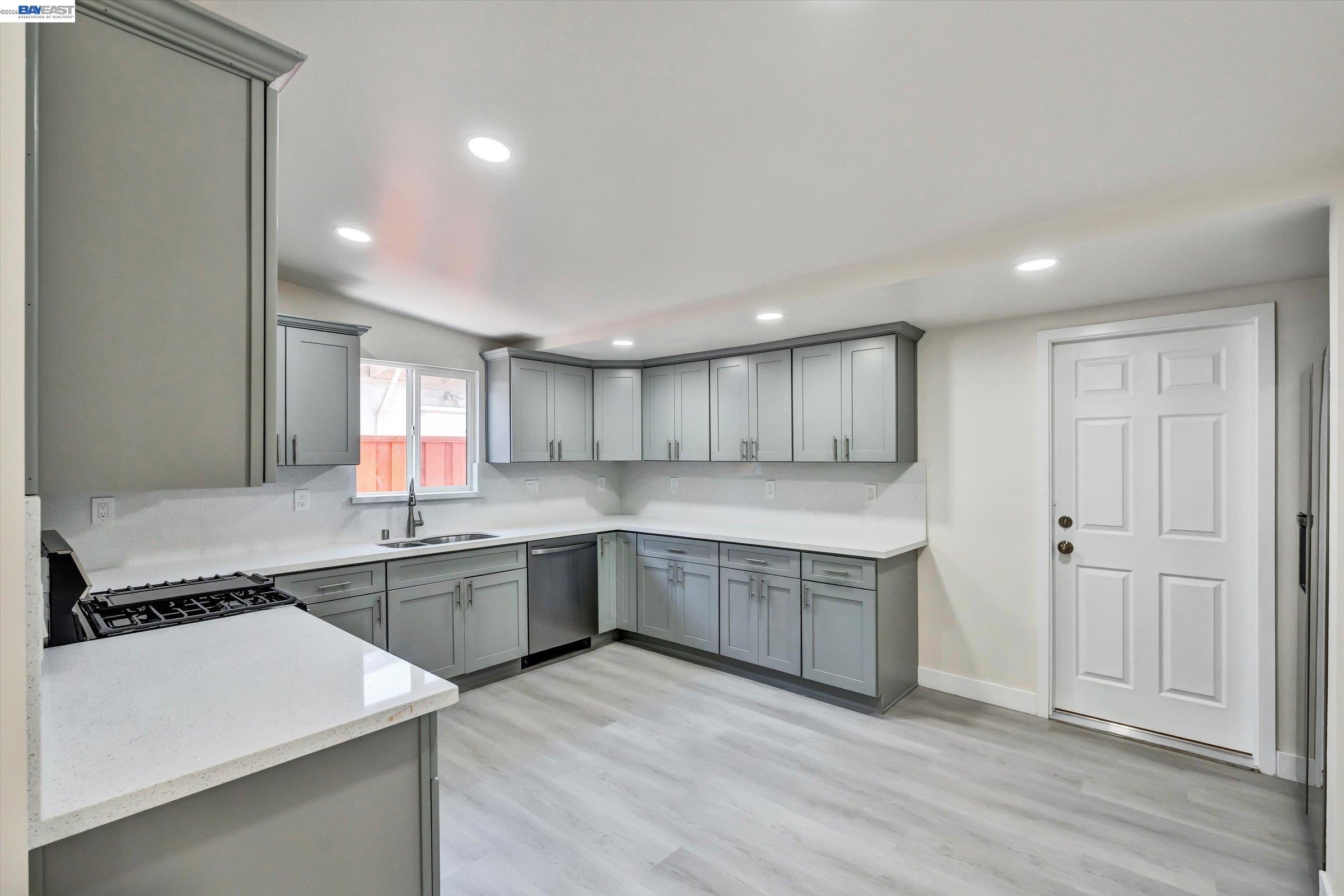 28315 Rochelle Avenue Hayward, CA 94544 - Photo 15 of 34