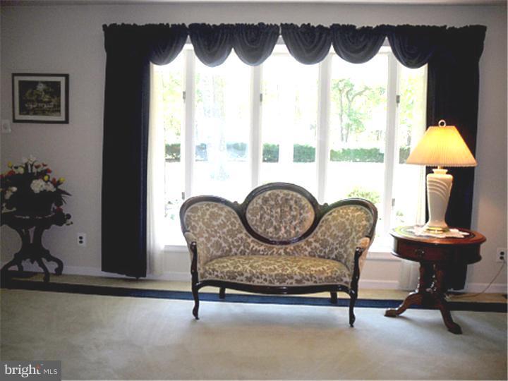 538 Kettle Run Road Evesham, NJ 08053 - Photo 3 of 25 Living Room