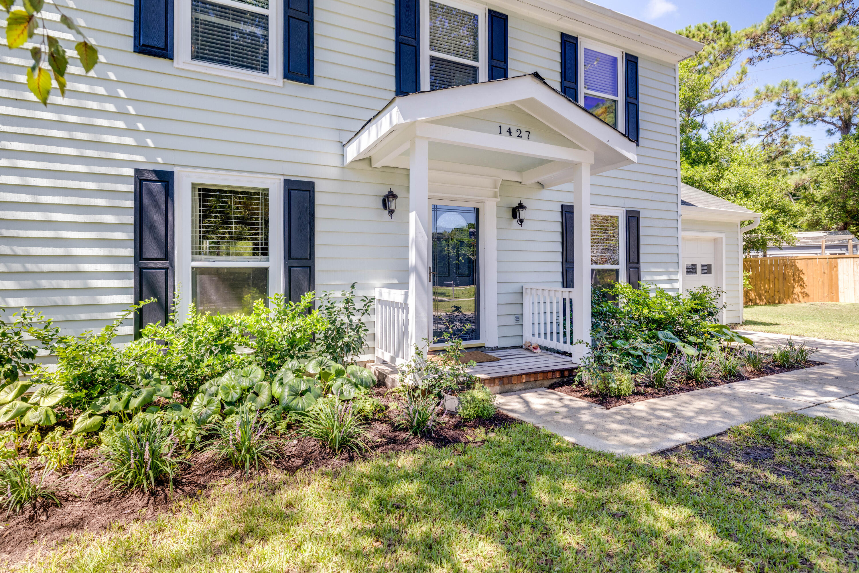 1427 Oak Landing Road Mount Pleasant, SC 29464 - Photo 8 of 42 1427 Oaklanding Rd Photos-40