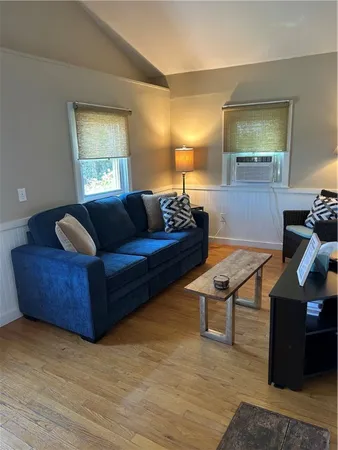 $2,600 | 272 Riverside Street, Portsmouth, RI 02871