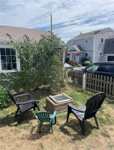 $2,600 | 272 Riverside Street, Portsmouth, RI 02871
