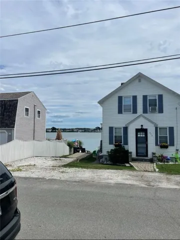 $2,600 | 272 Riverside Street, Portsmouth, RI 02871