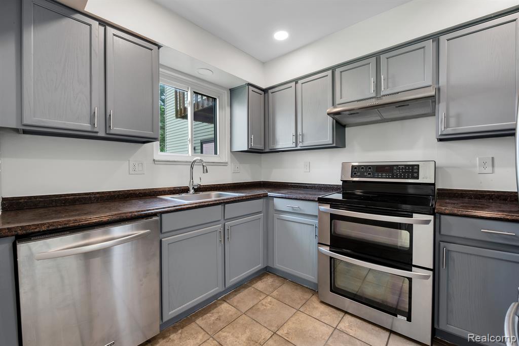 1630 River View Drive Rochester Hills, MI 48307 - Photo 12 of 23