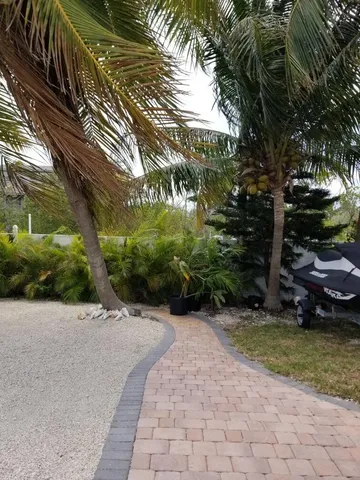 $1,900,000 | 31253 Hibiscus Drive, Big Pine Key, FL 33043