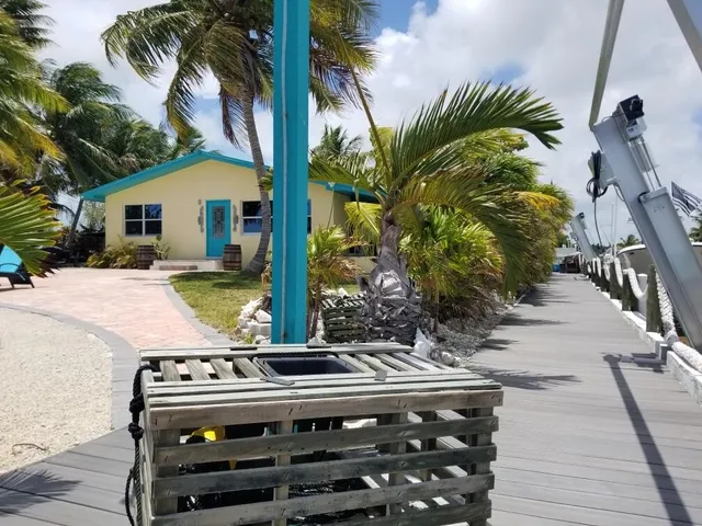 $1,900,000 | 31253 Hibiscus Drive, Big Pine Key, FL 33043