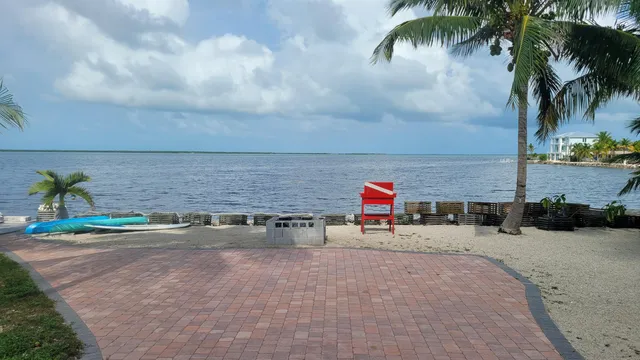 $1,900,000 | 31253 Hibiscus Drive, Big Pine Key, FL 33043