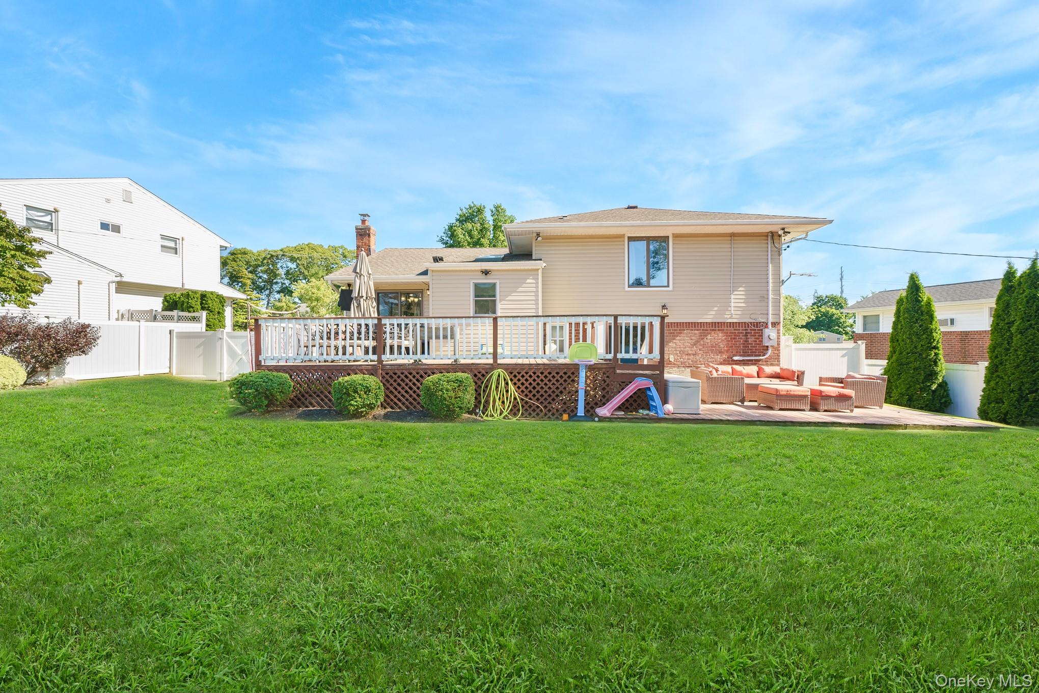 9 Wayne Place Commack, NY 11725 - Photo 29 of 36
