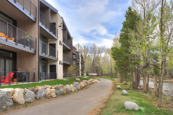 $1,199,000 | 930 Blue River Parkway, Unit 631, Silverthorne, CO 80498