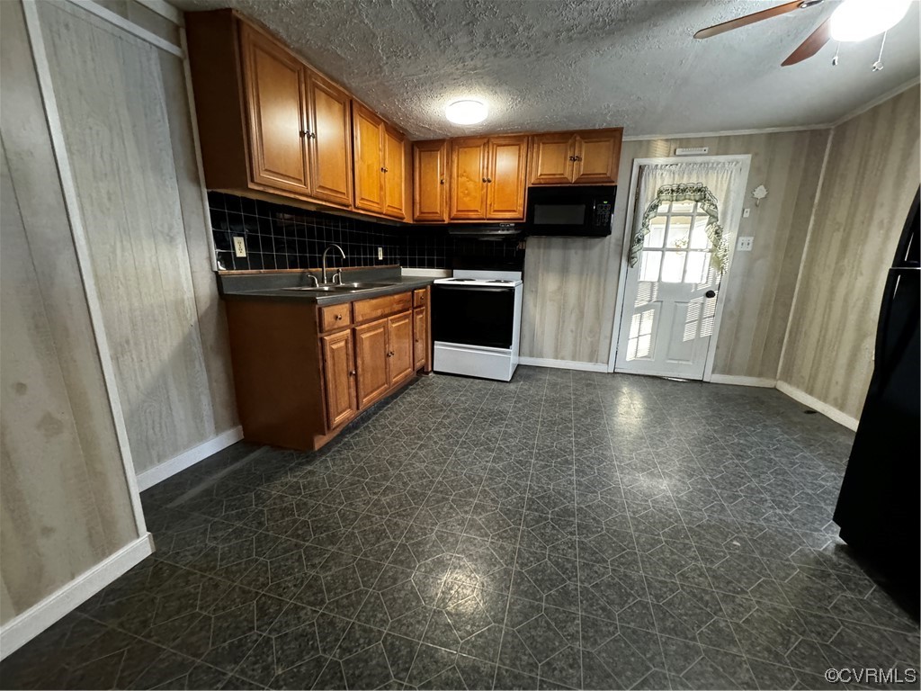17096 Courtney Road Hanover, VA 23069 - Photo 4 of 27 a kitchen with stainless steel appliances granite countertop a stove a sink and a refrigerator