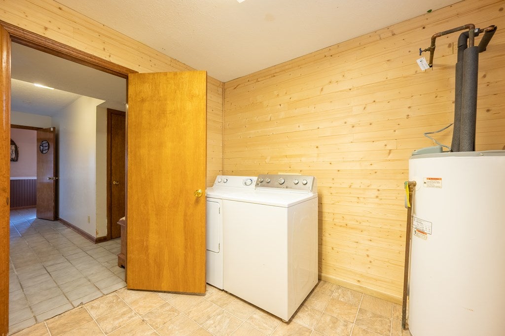 382 Whispering Pines Road Max Meadows, VA 24360 - Photo 19 of 73 Gallery Image 19