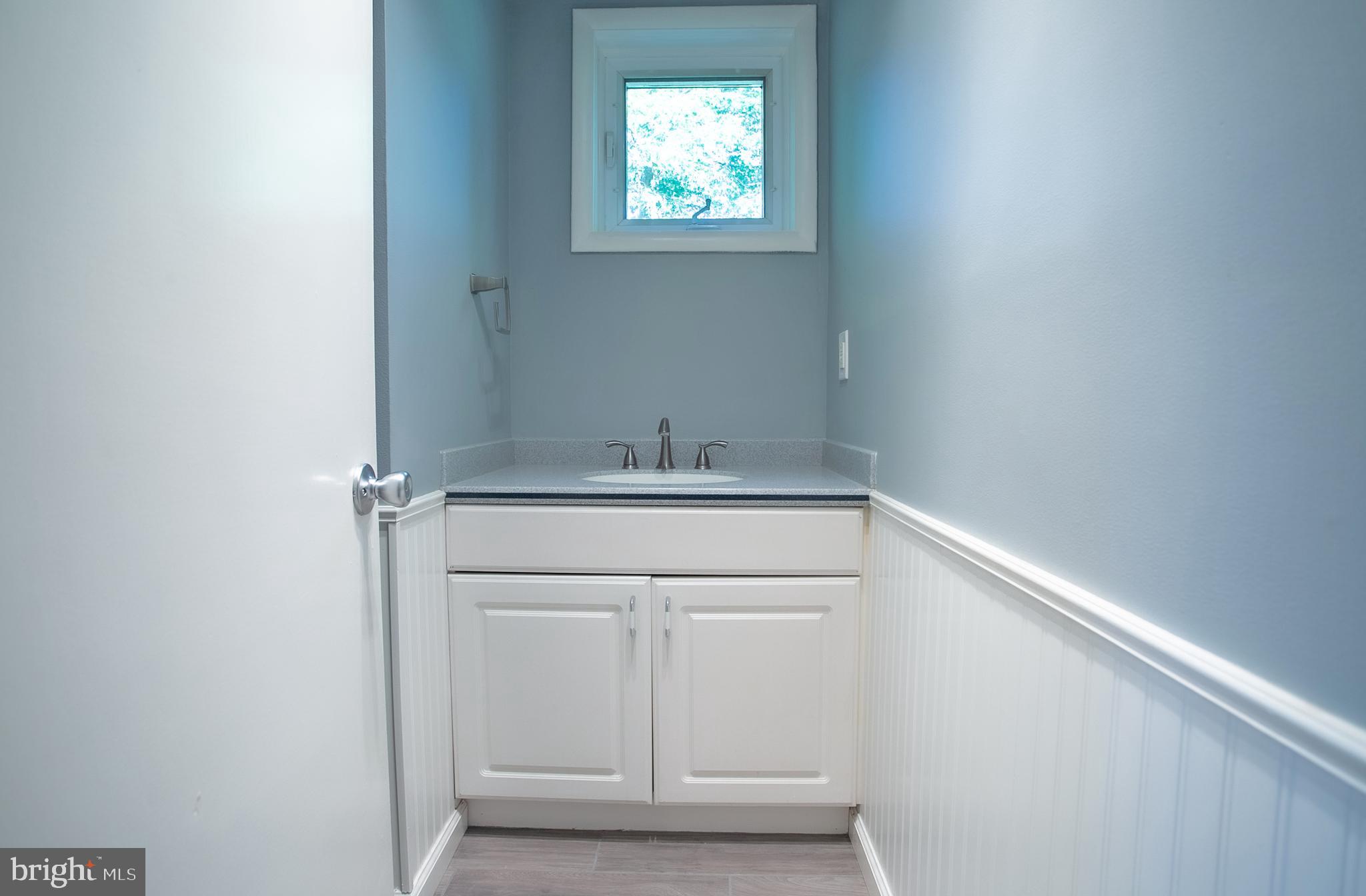 922 Beverly Road Jenkintown, PA 19046 - Photo 20 of 33 Powder room