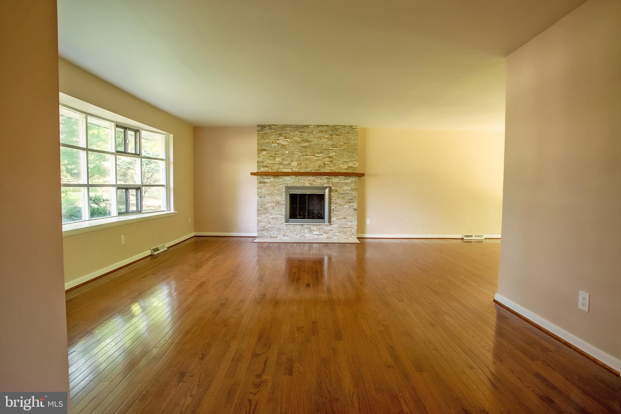 922 Beverly Road Jenkintown, PA 19046 - Photo 4 of 33 Living Room
