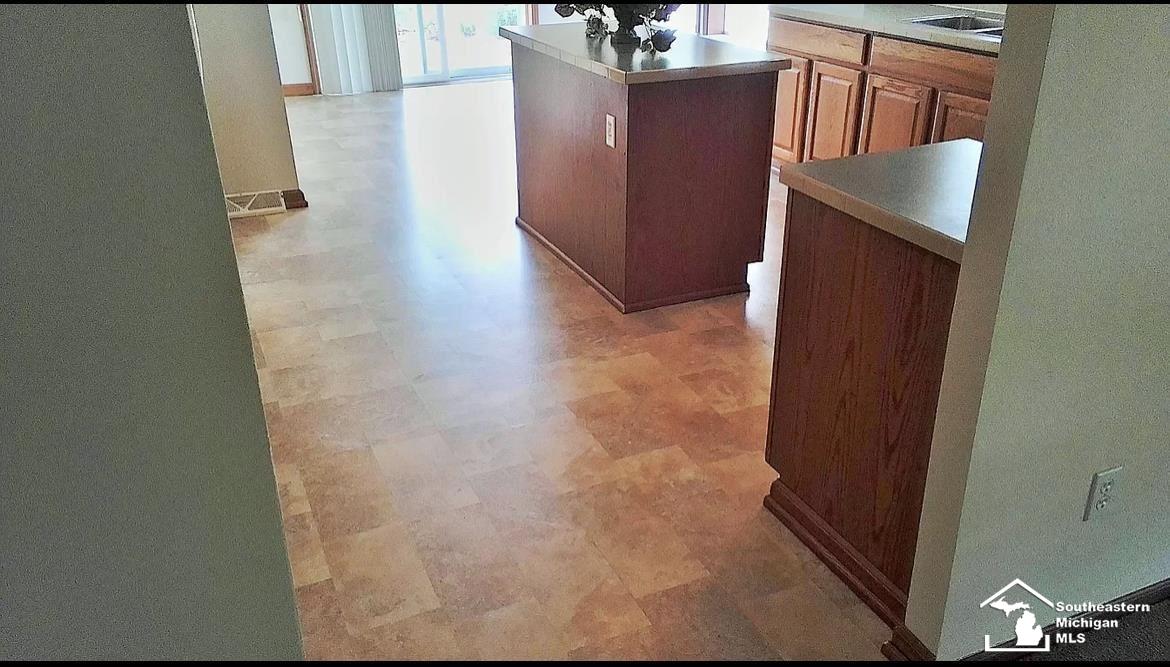 19559 Maplegrove Road Gibraltar, MI 48173 - Photo 11 of 30