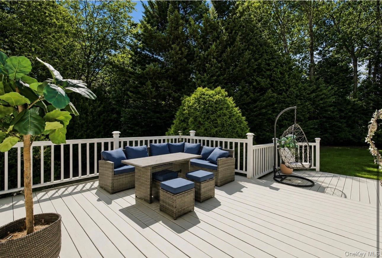 10 Chapel Hill Road Lake Grove, NY 11755 - Photo 4 of 18