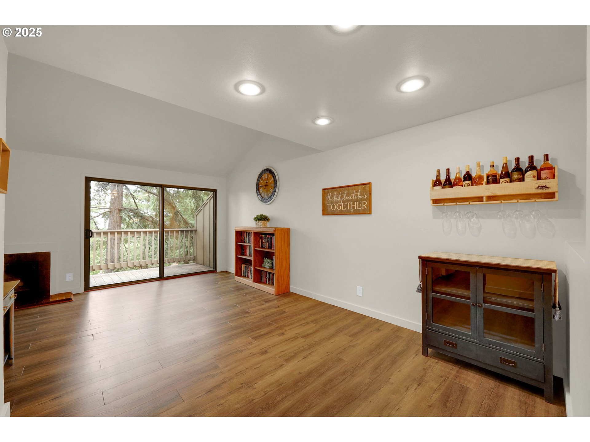 143 Treehill Loop Eugene, OR 97405 - Photo 5 of 48