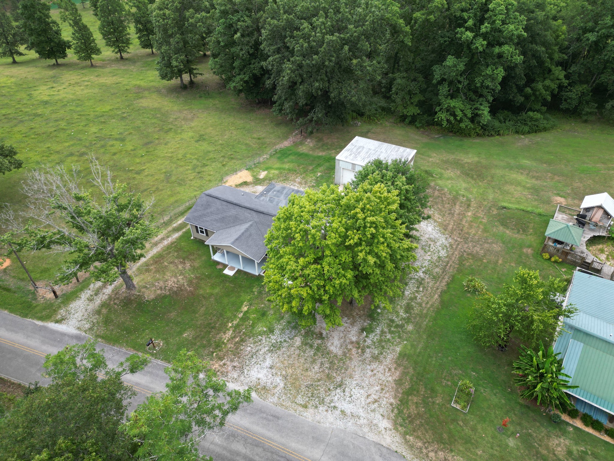 1465 Bakers Work Road Burns, TN 37029 - Photo 32 of 38 Gallery Image 32