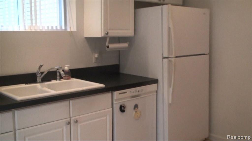 5304 Hillcrest Road Clarkston, MI 48346 - Photo 34 of 55 Kitchen Right