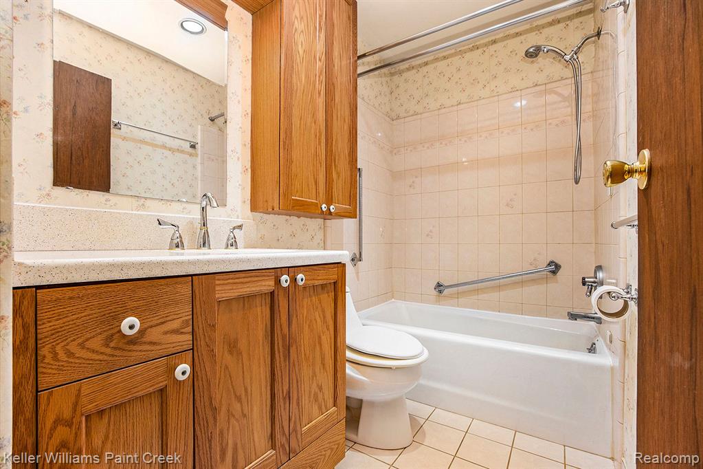 3021 Avon Manor Road Rochester Hills, MI 48307 - Photo 14 of 36
