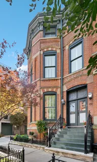 $1,995,000 | 119 West Delaware Place, Chicago, IL 60610