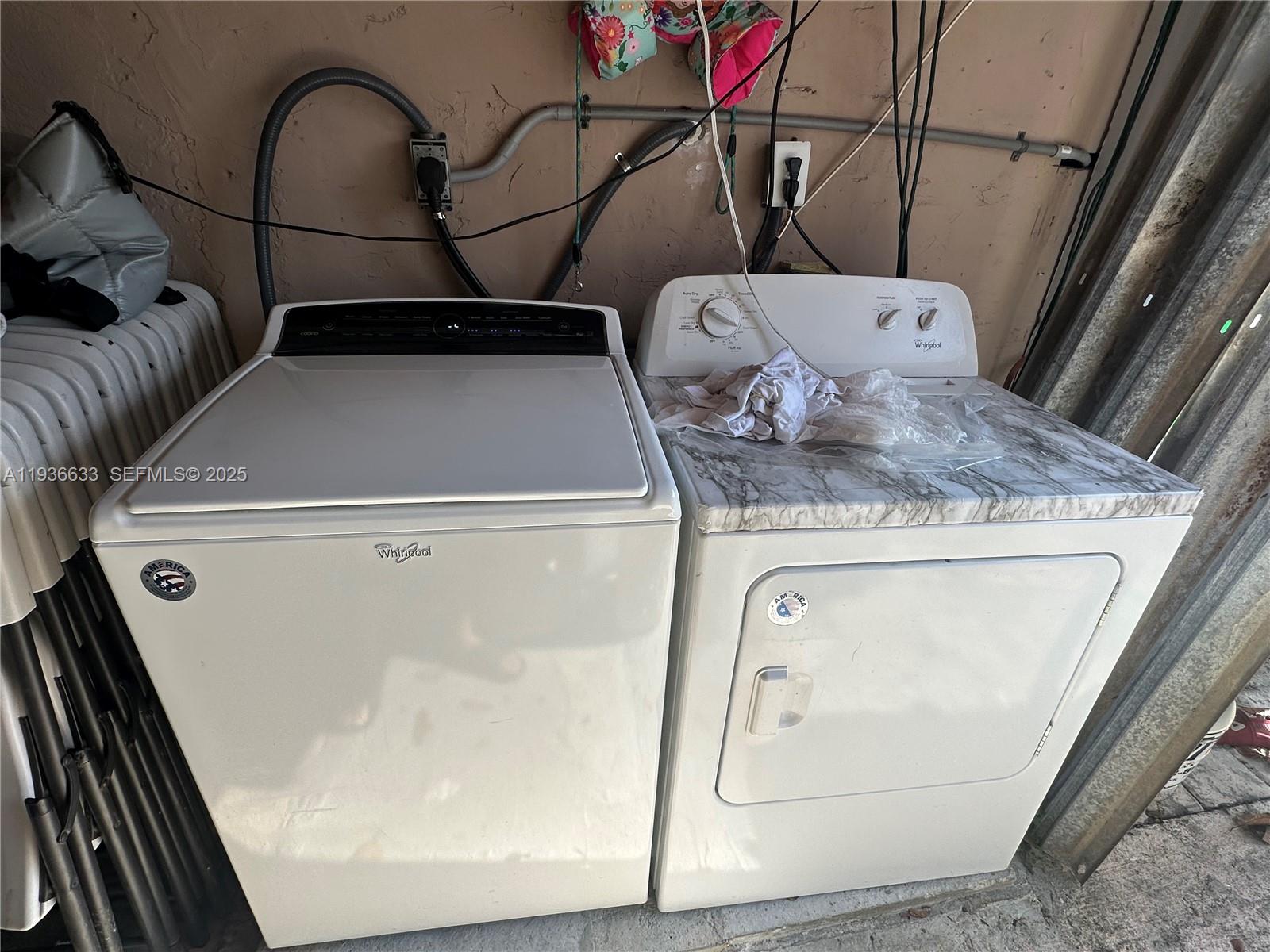 13200 Southwest 264th Street, Unit MAIN Homestead, FL 33032 - Photo 16 of 20 a utility room with washer and dryer