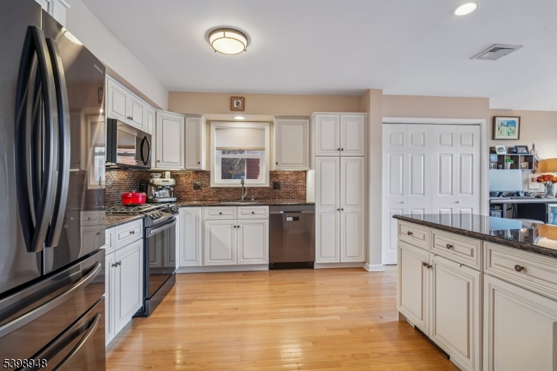 305 Kingsland Road Landing, NJ 07850 - Photo 8 of 40