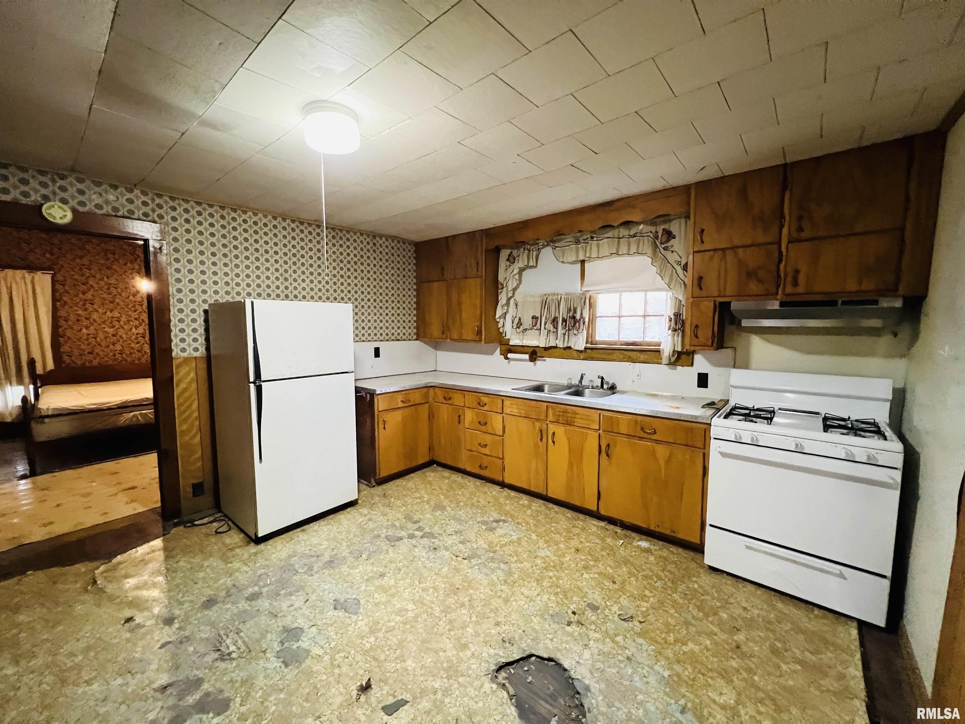 174 East Wilson Avenue Shawneetown, IL 62984 - Photo 12 of 22