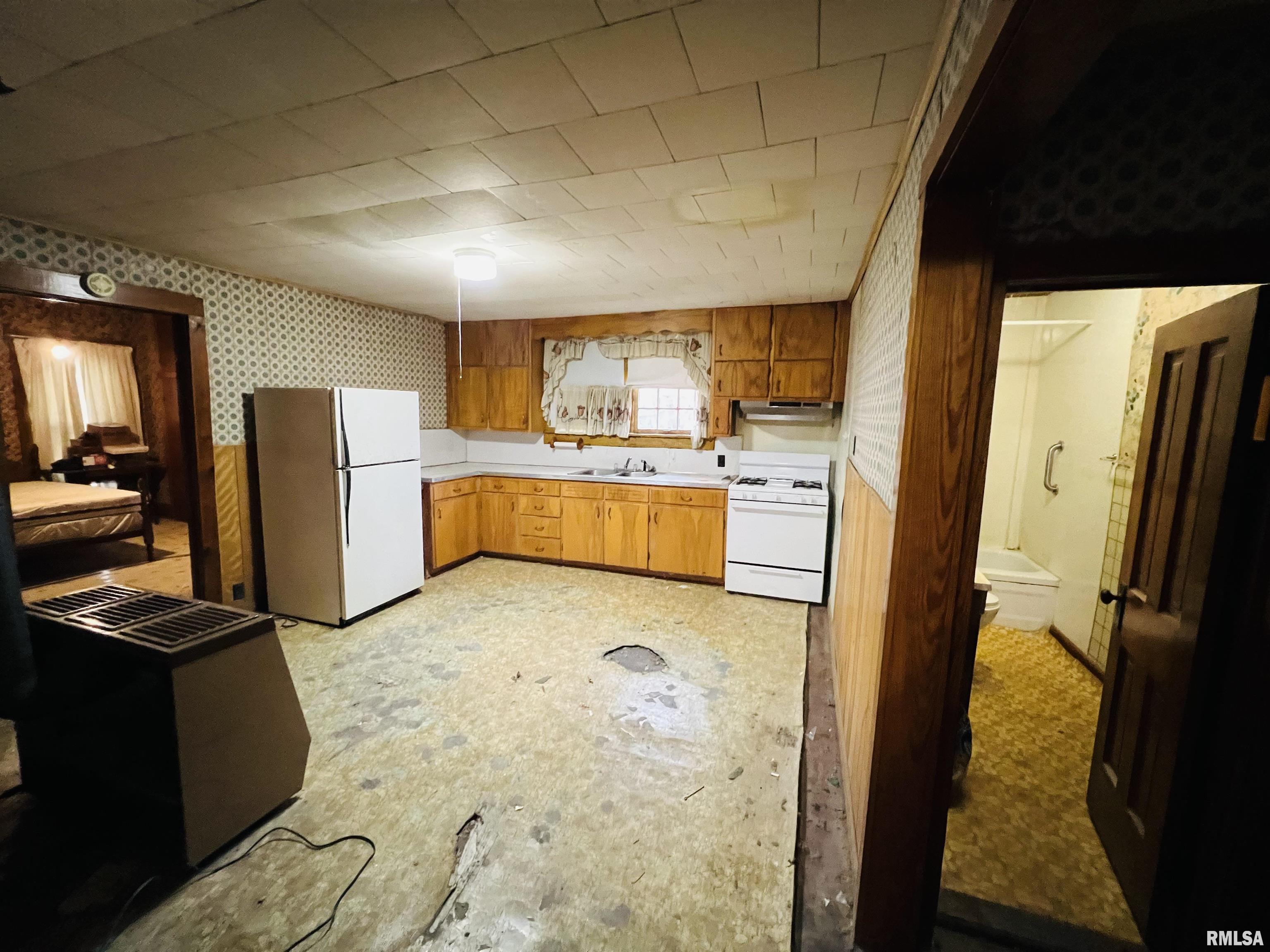 174 East Wilson Avenue Shawneetown, IL 62984 - Photo 13 of 22